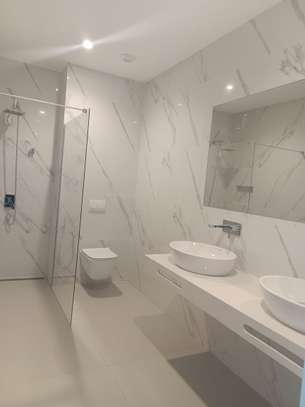 Des F4  neufs à louer au point de 173 m² image 3