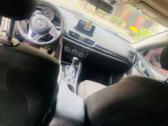 Mazda 3 S LINE image 7