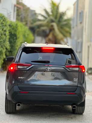 TOYOTA RAV4 XLE AWD 2021 image 9