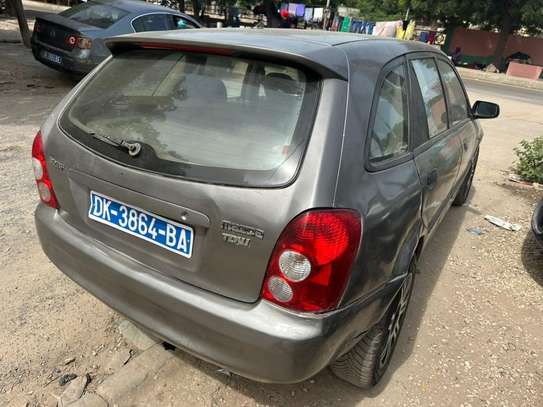 Mazda 323 image 2