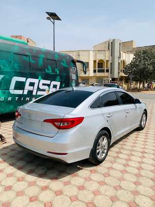 Hyundai sonata image 4