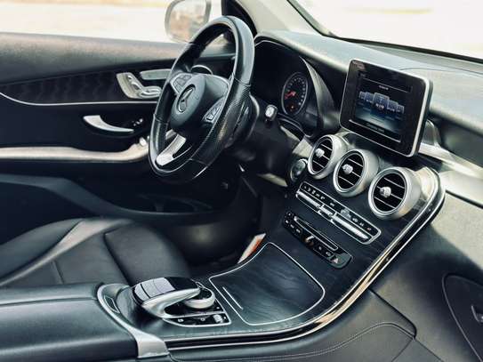Mercedes glc300  2016 image 9