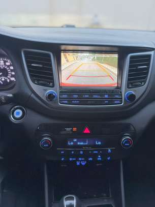 HYUNDAI TUCSON image 10