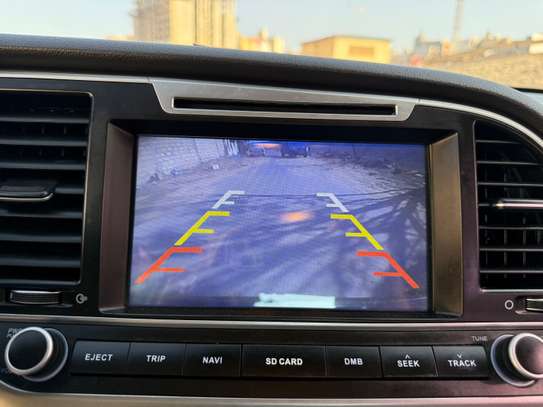 2017 HYUNDAI AVANTE image 5