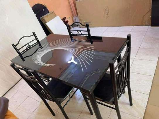 Table 4 chaises image 2