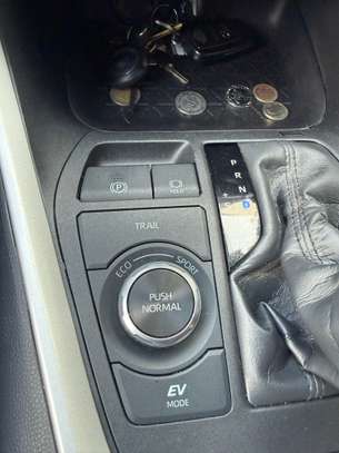 Rav4 hybrid 2024 image 7