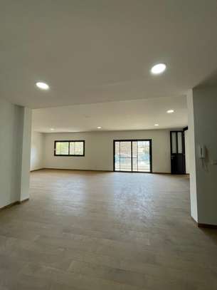 F4 neuf à louer au point e 204 m² image 15