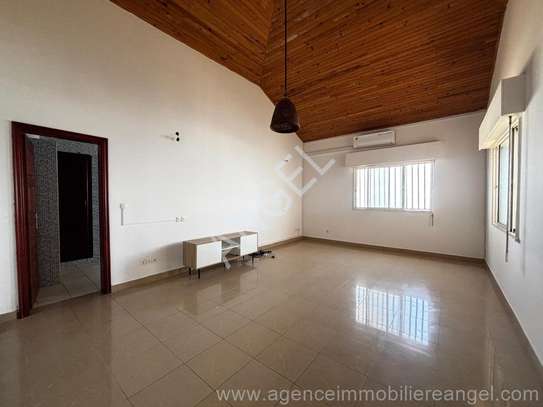 Ref_1770_PL belle villa en R+1 à Yoff Océan Pied dans l'eau. image 7