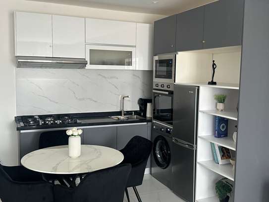 Appartement, une piscine à débordement, salle de sport image 9