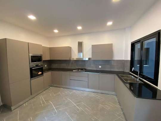 Magnifique appartement F4 à louer au Point E image 7