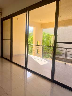 Villa à louer à Fann Residence image 7