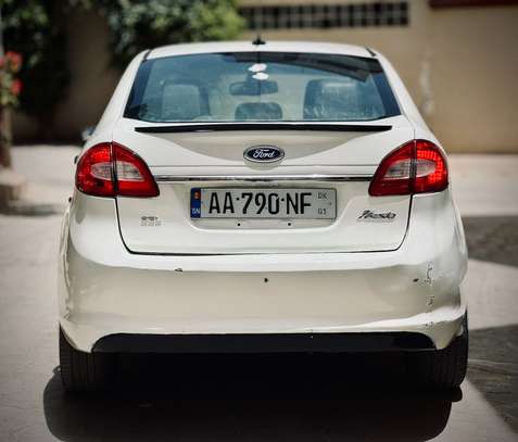 Ford fiesta 2016 image 2