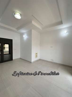 Appartement F4 à louer – Mamelles, corniche image 3