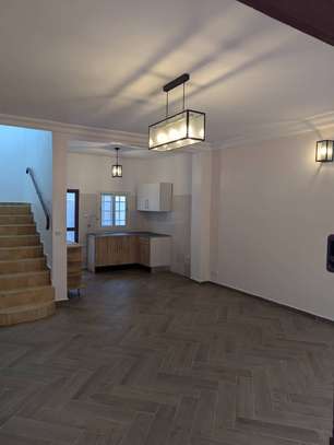 À LOUER – Une Petite Villa R+1 à Ngor image 4