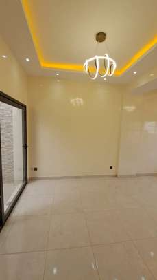 APPARTEMENT F4 A LOUER A NGOR-ALMADIES image 2
