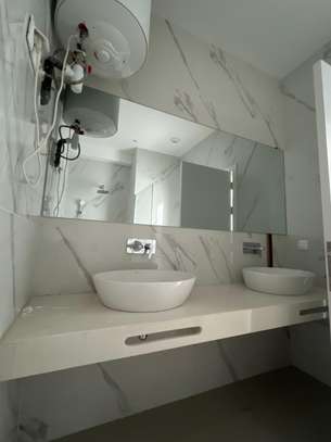 Appartement à louer au POINT E 173m2 image 9