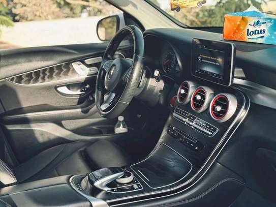 2016 Mercedes-Benz GLC300 image 3