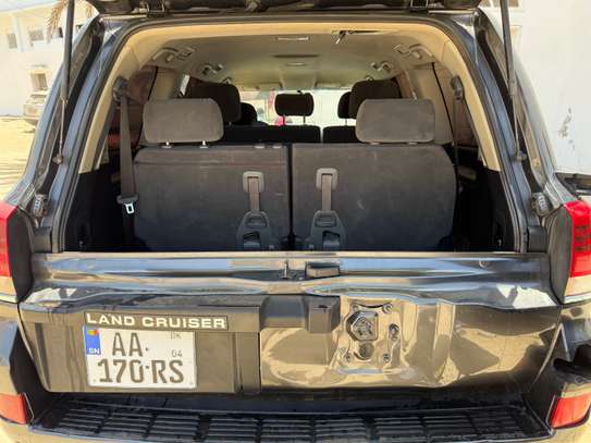 Toyota land cruiser image 4