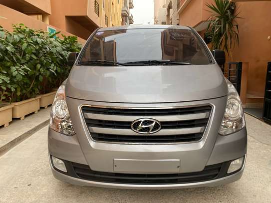Hyundai starex image 2