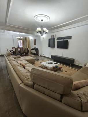 À LOUER – Villa 5 chambres à Mermoz (derrière Auchan) image 1