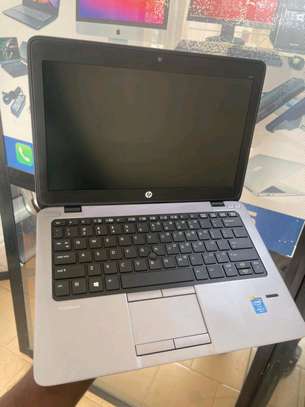 HP EliteBook 820 image 2