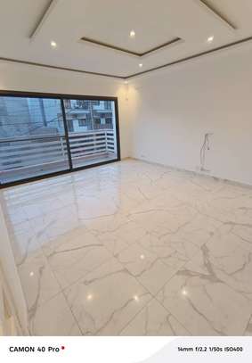 APPARTEMENT AUX MAMELLES image 10