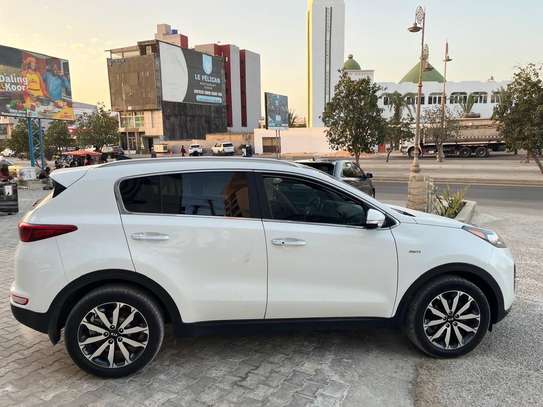 KIA SPORTAGE image 4