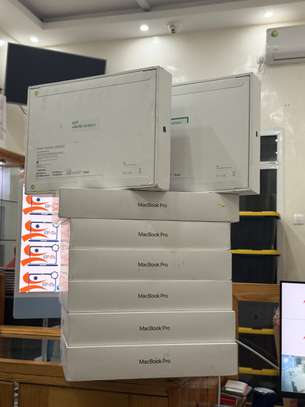 MacBook Pro M5 (2025) 14 Pouces SSD 512Go Ram 16GB image 2