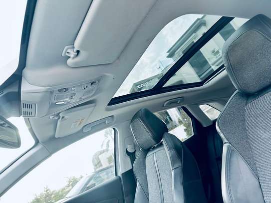 Peugeot 3008 GT 2018 image 10