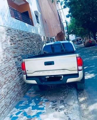 Toyota TACOMA TRD 4X4 image 6