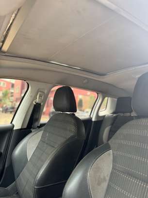 Peugeot 2008 image 8