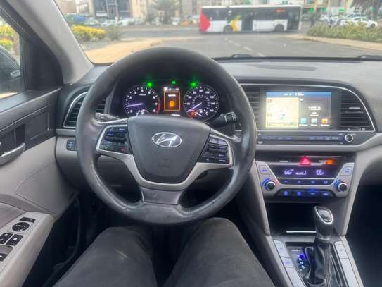 Hyundai elantra Limited image 6