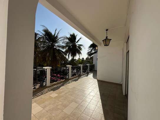 APPARTEMENT A LOUER  F3 MERMOZ PISCINE image 12