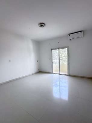 Appartement f4 en location en Almadies image 7