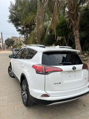 TOYOTA RAV4 XLE image 10