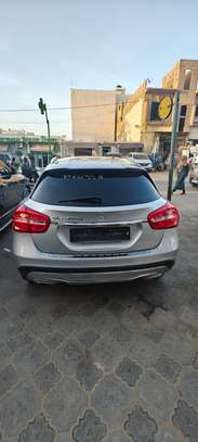 MERCEDES GLA 200d image 3