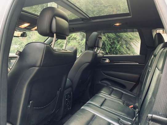 Jeep grand Cherokee image 8