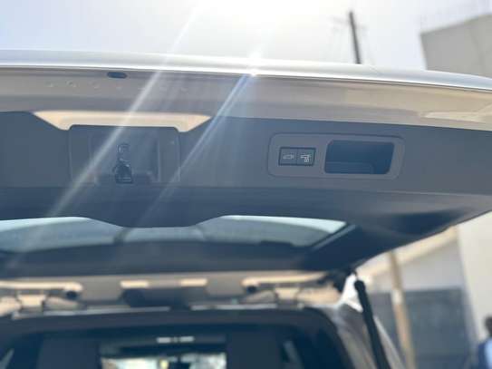Toyota land cruiser VX image 13