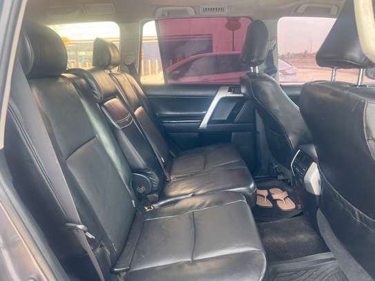 Toyota Land Cruiser vx image 8