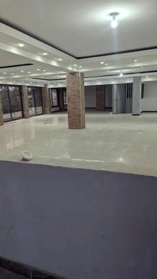 A loué un grand show toum de700m2 image 3