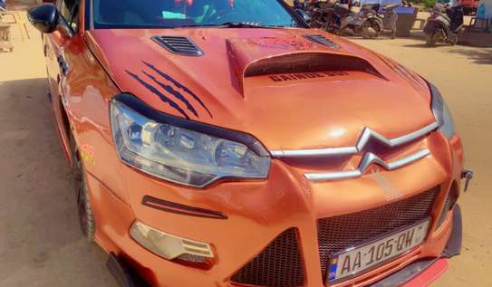 Berline sport orange métallisé jantes noires liseré rouge image 4