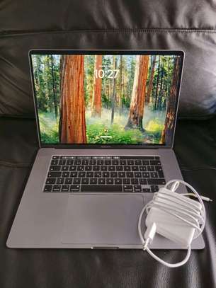 MACBOOK PRO 16 POUCE 2019 i7 6coeurs image 1