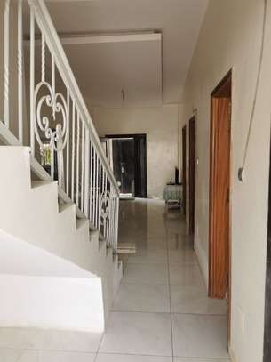 Villa de 300m2 a Thies image 3