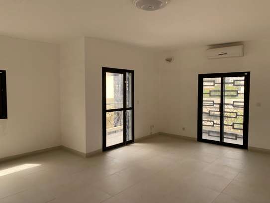 F4 grand standing / ngor almadies image 1