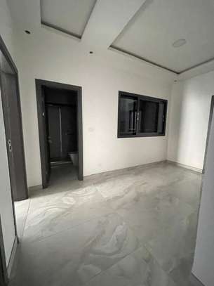 F4 neuf à louer au plateau image 5