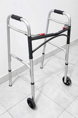 Déambulateur neuf image 1