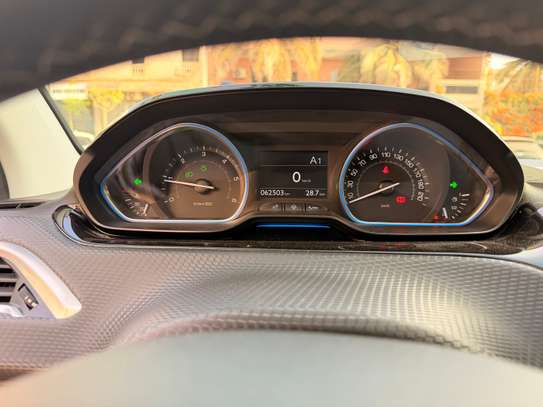 Peugeot 2008 image 10