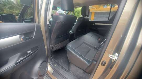 TOYOTA HILUX 2021 image 8