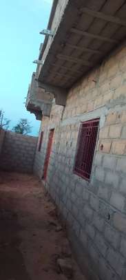 Villa neuve 300 m² en finition à vendre à Touba image 4