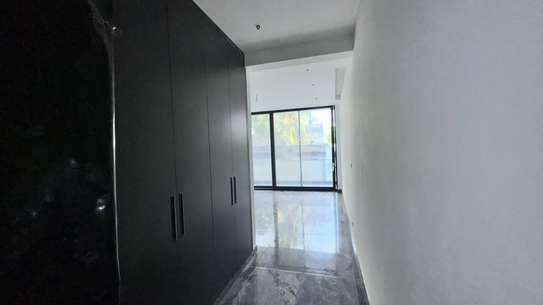Appartements F4 + chambre domestique Almadies (340m2) image 8